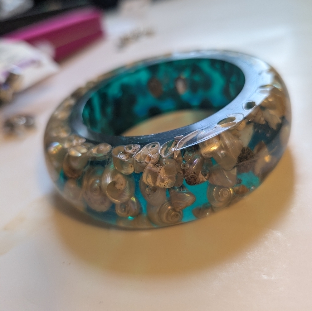 RARE Signed Angelo Tarlazzi La Porte Bleue Paris 1980s Resin Shell Bangle - Picture 5 of 12